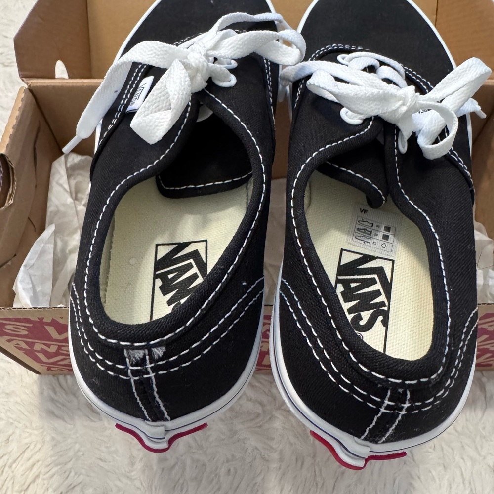 Vans Authentic Black & White Youth Sneakers - Size 2 - New in box low top - Picture 4 of 6